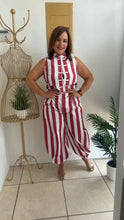 Load image into Gallery viewer, SET DE LÍNEAS TOP ORIENTAL Y PANTALÓN JOGGER
