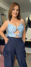 Cargar imagen en el visor de la galería, BLUSA AZUL POLKA DOTS
