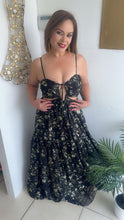 Load image into Gallery viewer, TRAJE NEGRO Y DORADO LARGO
