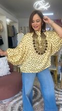 Cargar imagen en el visor de la galería, BLUSA AMARILLA
