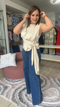 Cargar imagen en el visor de la galería, BLUSA SATINADA CREMA
