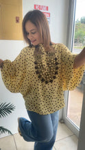 Cargar imagen en el visor de la galería, BLUSA AMARILLA

