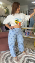Cargar imagen en el visor de la galería, PANTALÓN BARRIL EN POLKA DOT AZUL
