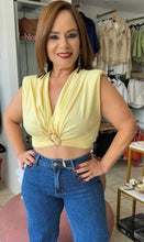 Cargar imagen en el visor de la galería, BLUSA EN LICRA AMARILLA
