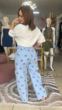 Cargar imagen en el visor de la galería, PANTALÓN BARRIL EN POLKA DOT AZUL

