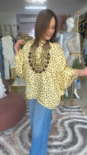 Cargar imagen en el visor de la galería, BLUSA AMARILLA
