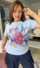 Cargar imagen en el visor de la galería, BLUSA AZUL CIELO
