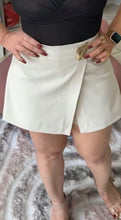 Cargar imagen en el visor de la galería, SKORT CREMA
